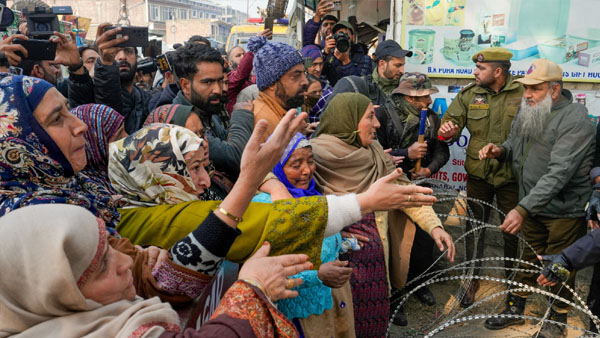 Lone breadwinner in family, tailor killed in Nowgam PS blast leaves behind wife, 3 children