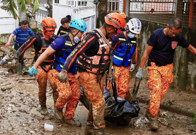 After battering Philippines, deadly Typhoon Kalmaegi moves toward Vietnam