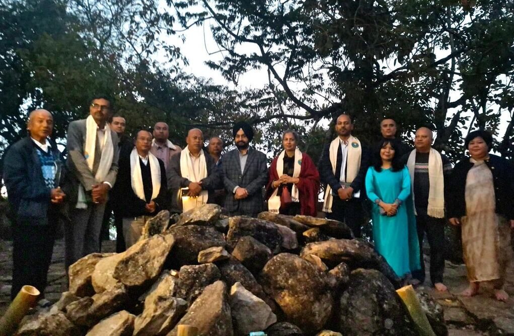 Election Commissioner offers prayers at Lum Sohpetbneng