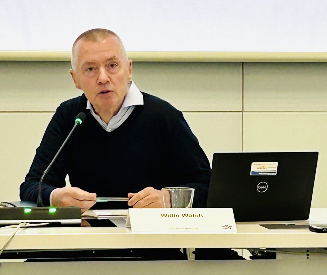 Apple will earn more selling iPhone cover than airlines transporting passenger: IATA chief