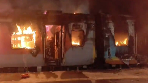 One killed as Tatanagar-Ernakulam Express train catches fire in Andhra Pradesh