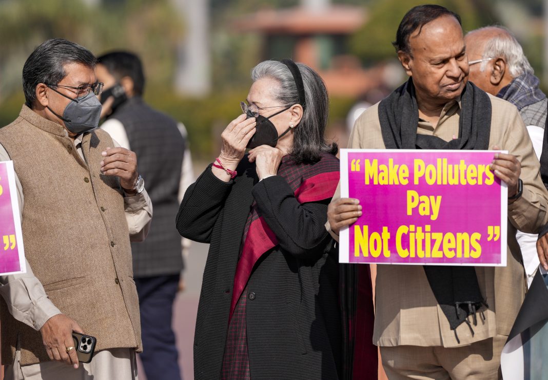 Sonia urges govt to take action to tackle air pollution in Delhi as opposition protests