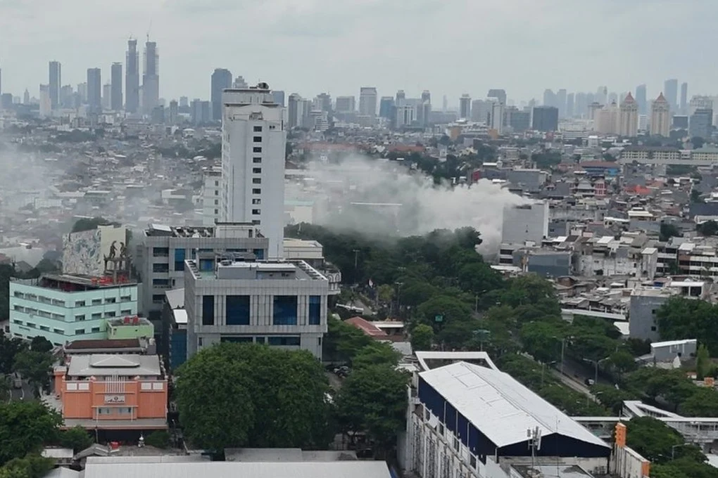 Fire in office building in Indonesia’s capital kills at least 17 people