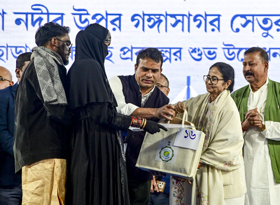 Mamata says will move court against SIR on Jan 6, alleges EC exercise has triggered harassment, administrative arbitrariness; BJP hits back