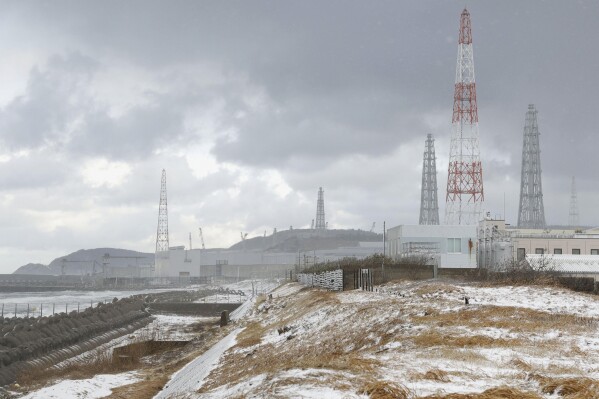 Nuclear reactor owned by Fukushima plant operator TEPCO suspends hours-old restart
