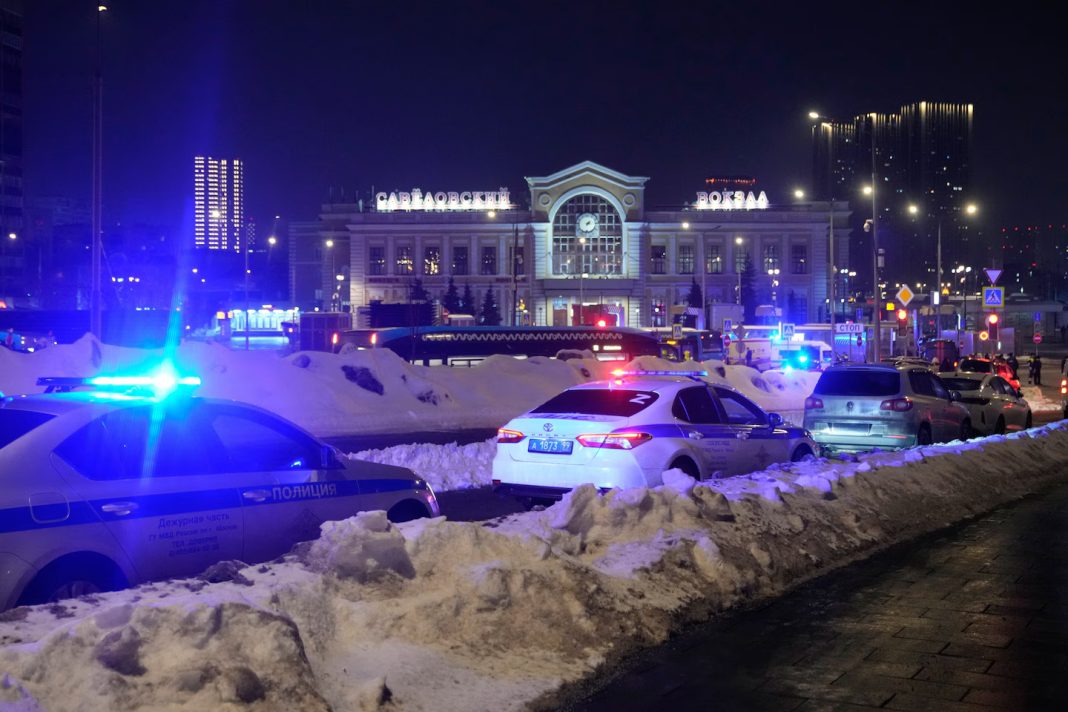 Attacker detonates explosive device in Moscow, killing police officer and himself