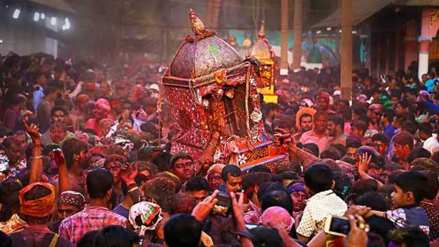 Bardowa in Bloom: The Sacred Colours of Doul Utsav
