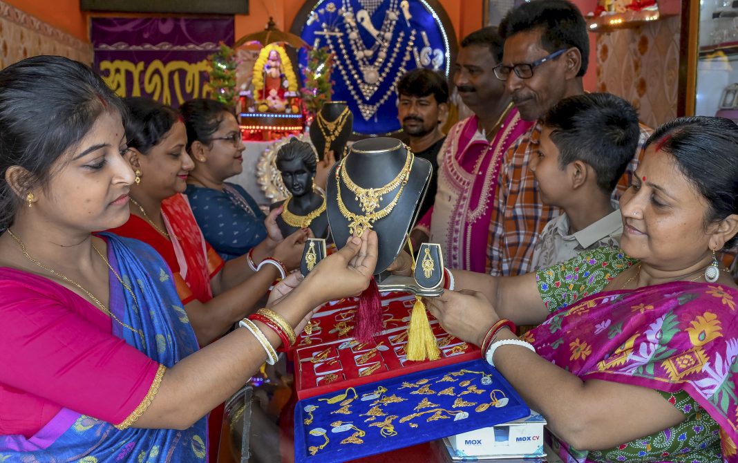 Silver climbs Rs 1,700 to Rs 2.58 lakh per kg on firm global cues