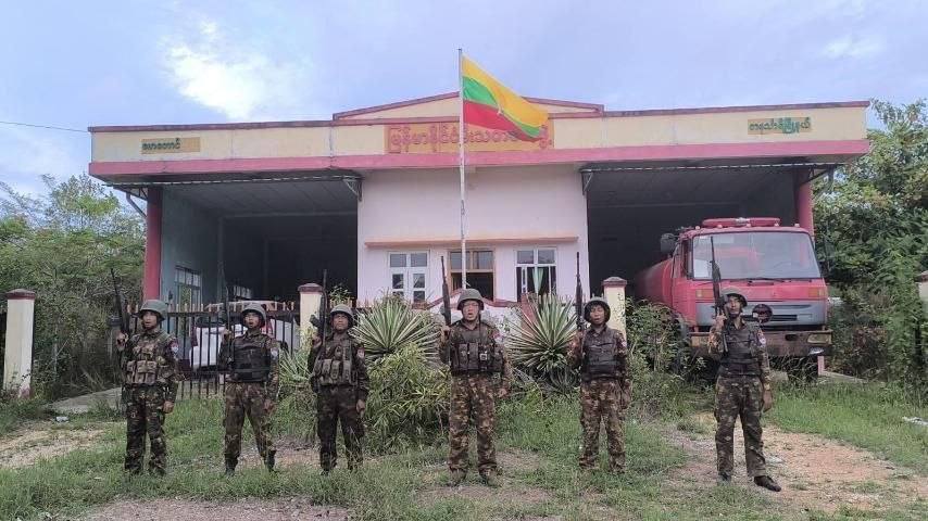 Myanmar military recaptures 2 strategic border towns from ethnic militias