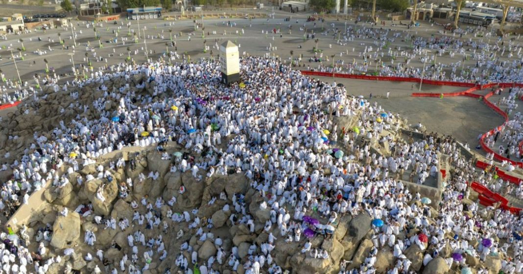 Muslim pilgrims converge on Arafat for prayers and worship as Hajj reaches its peak
