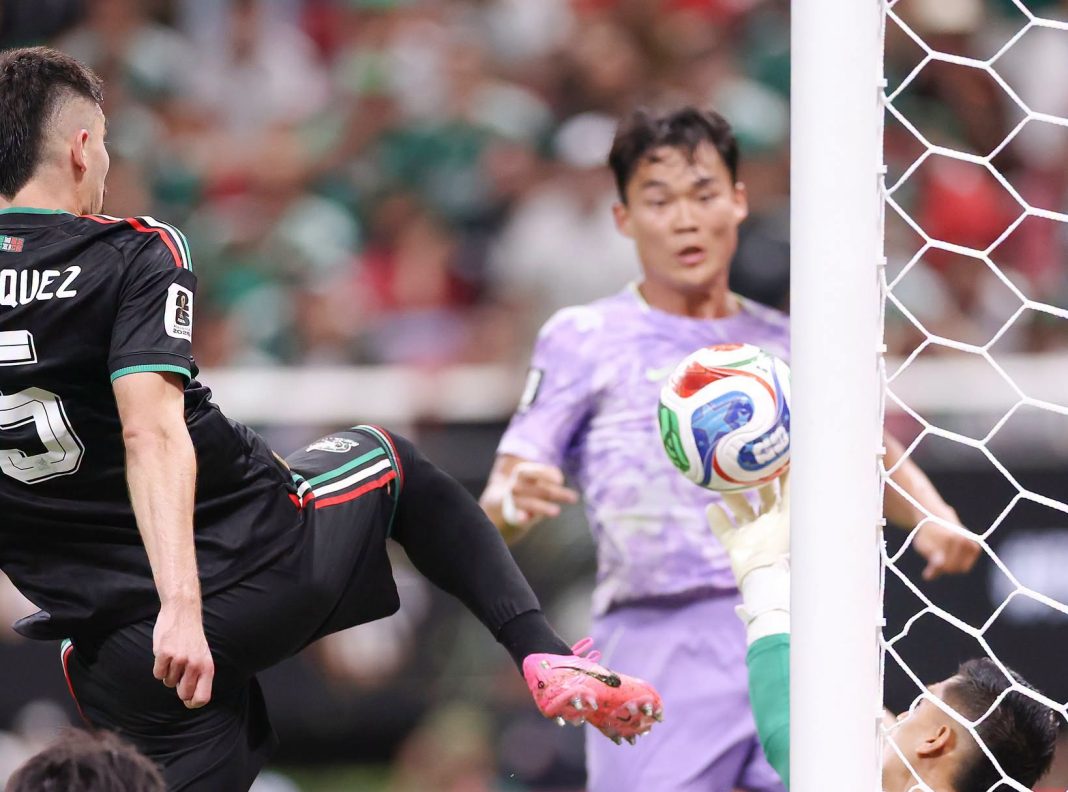 Mexico becomes first country to reach knockout stage of World Cup, beating South Korea 1-0