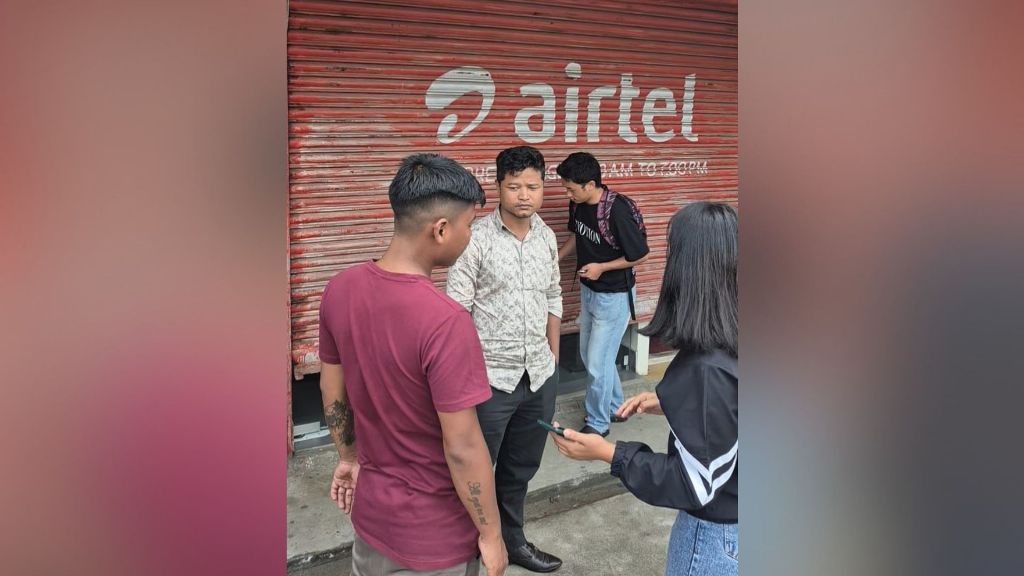 Group seals Airtel office in Jowai
