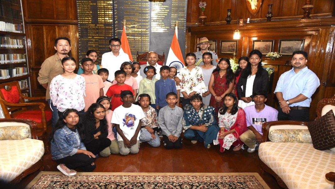 Governor meets 26 children, motivates them to pursue dreams with confidence