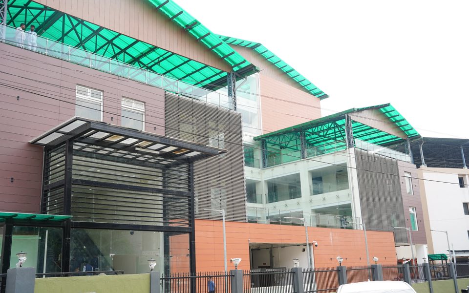 Govt to re-tender Polo market complex at lower rates