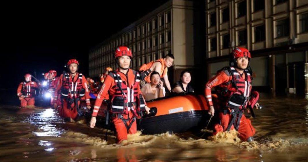 Flooding from days of heavy rain in southern China has killed 39 people