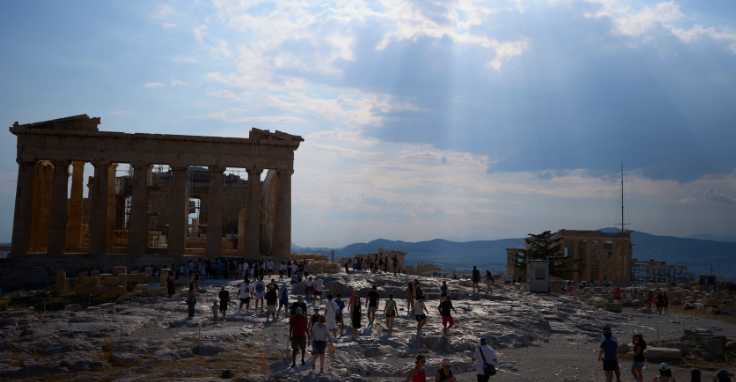 Man stabs and wounds tourists near Acropolis in Athens, Greece
