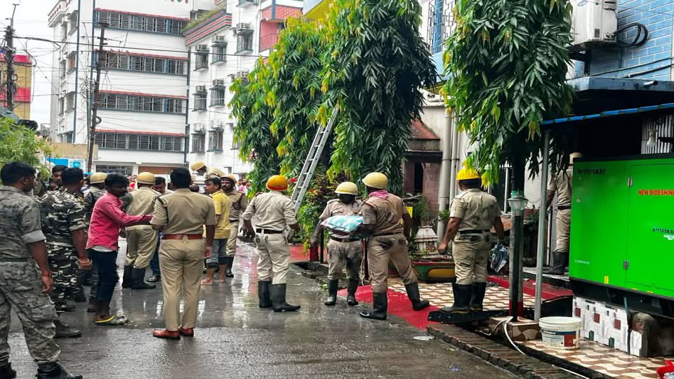 Seven killed, several injured in hotel fire in West Bengal’s Tarapith