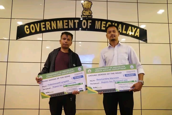 Bus driver, conductor honoured for safeguarding passengers