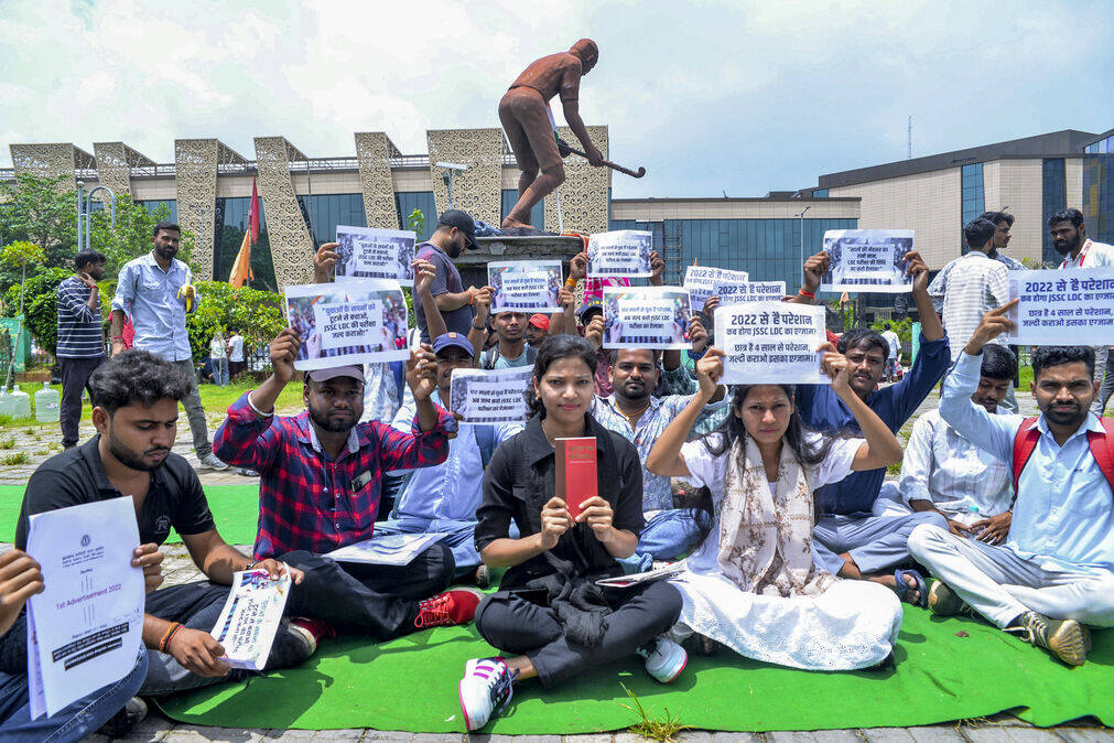 Students continue protests in Ranchi over alleged JPSC, JSSC exam irregularities, demand CBI probe