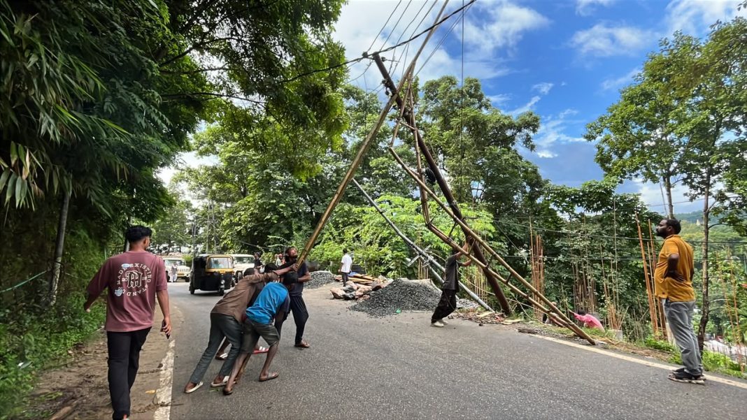 Traffic diverted in Tura locality after electric pole tilts during repair work