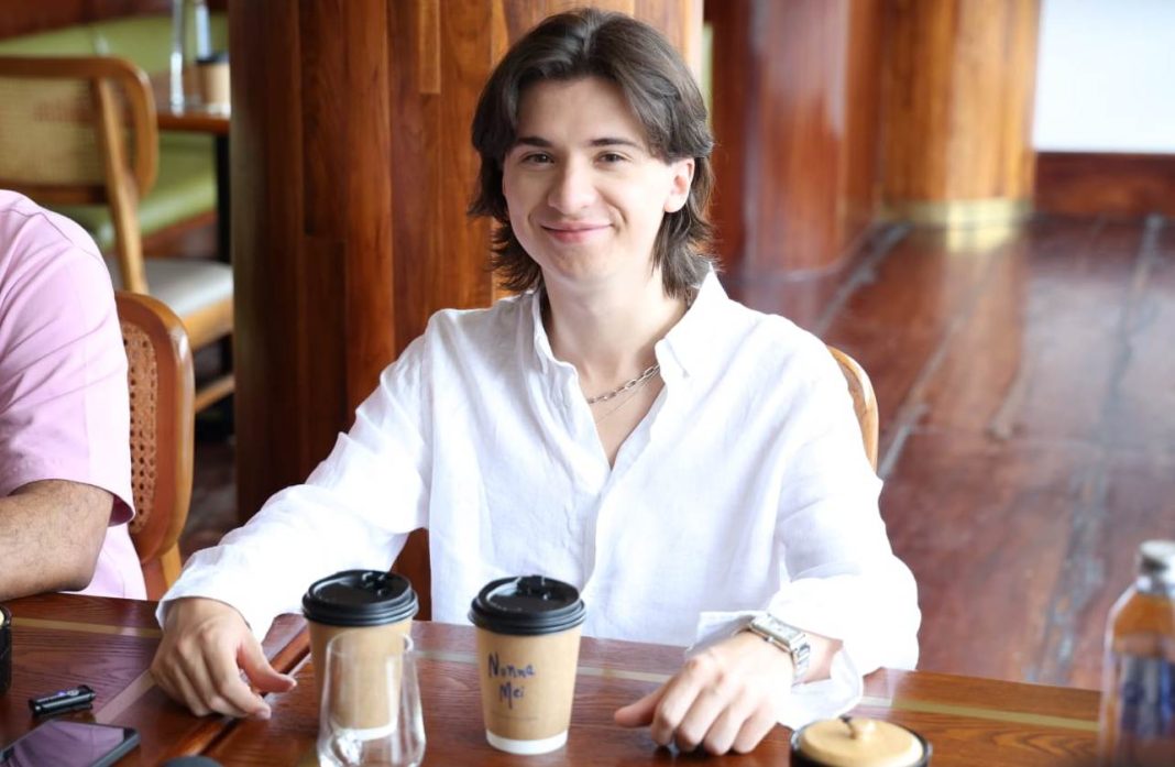Guitar virtuoso Marcin Patrzałek arrives in city