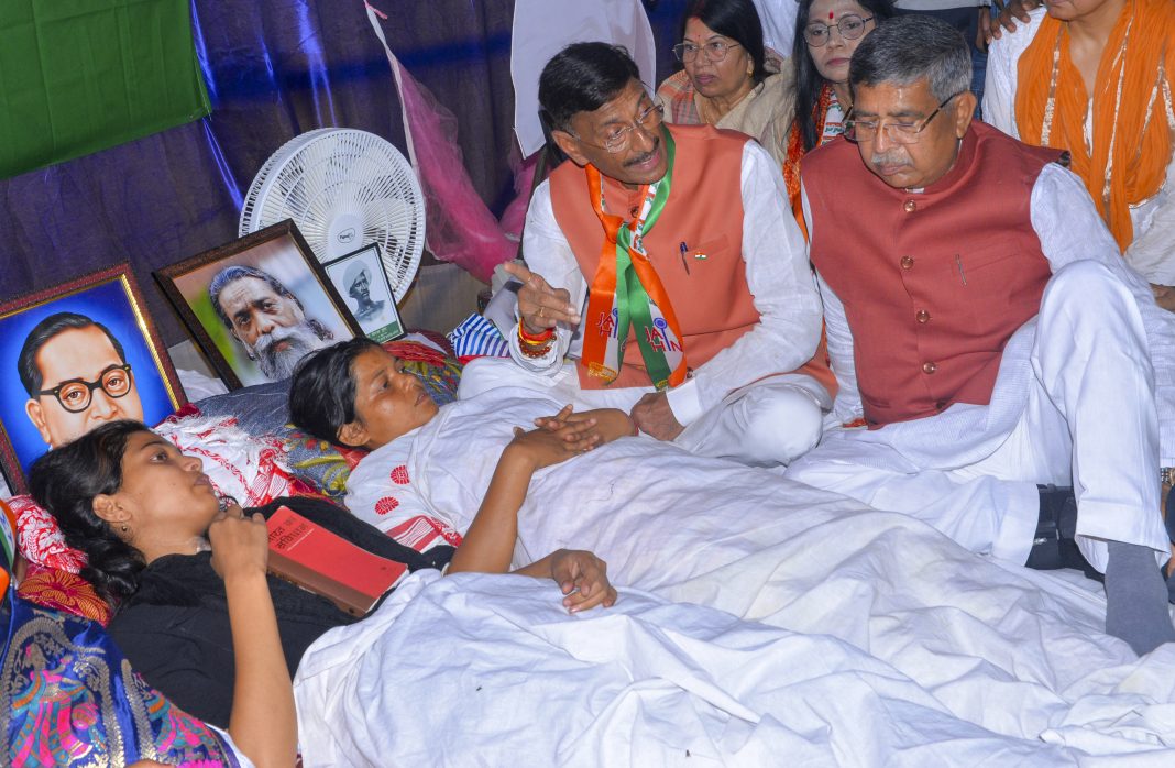 Jharkhand exam stir: Govt holds fresh talks; health of student leader on fast deteriorates
