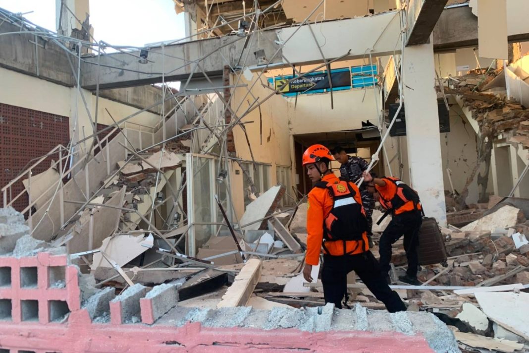 Rescuers dig through rubble, landslides after Indonesia quake kills 51