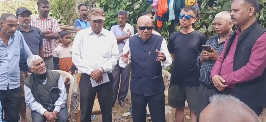 Sanbor Shullai extends relief to Rilbong fire victims