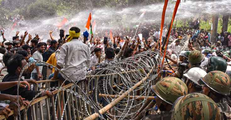 Protesting job aspirants, on march to Jharkhand assembly, clash with police