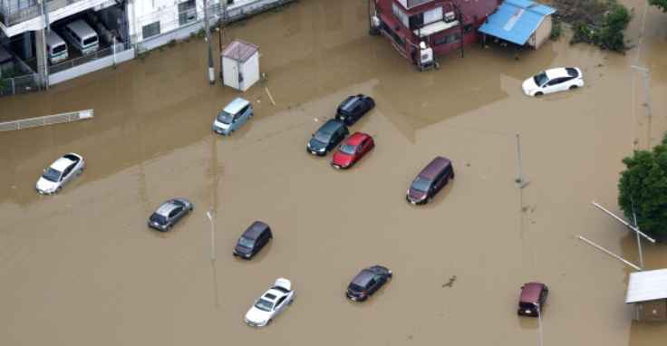 Heavy rain causes flooding near Tokyo that kills at least 5 and strands travellers