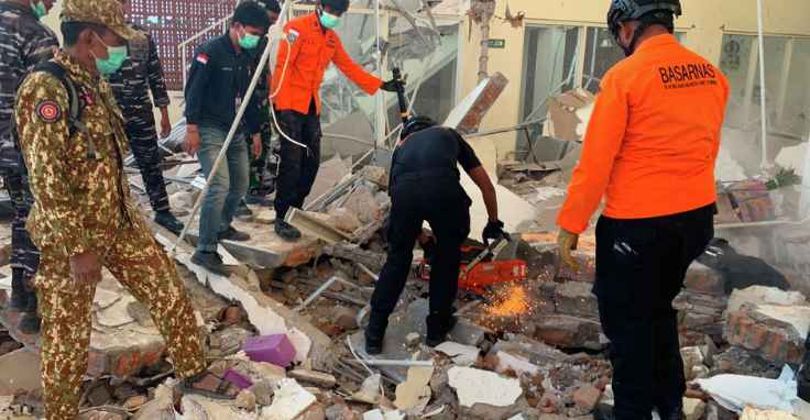 Magnitude 7.7 earthquake strikes off Indonesia’s coast, killing at least 38 and toppling buildings