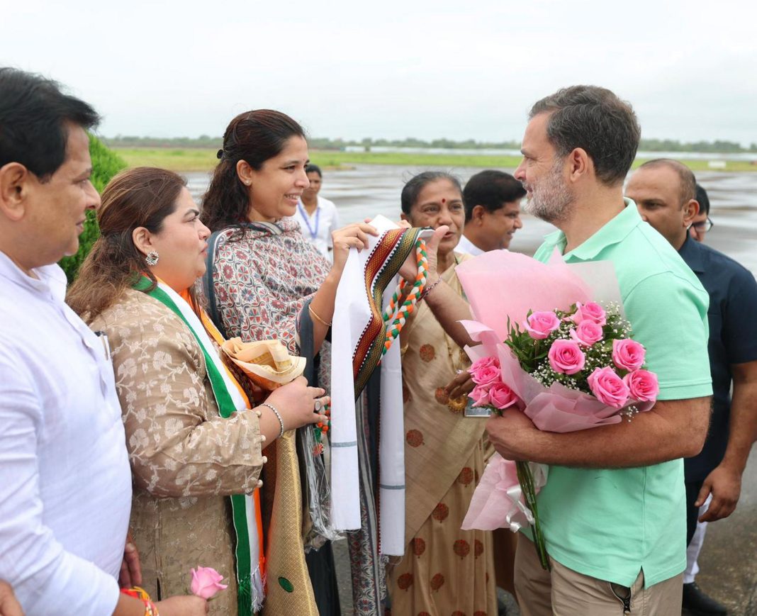 Rahul asks party leaders to stand solidly by Congress ideology