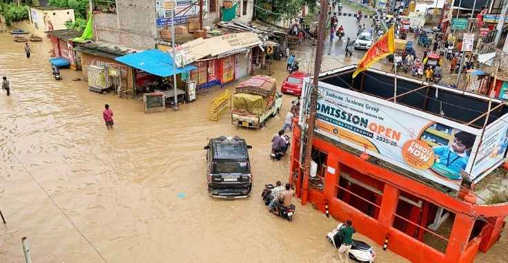 UP: Heavy rain shuts schools in Lakhimpur Kheri, boats out in Varanasi