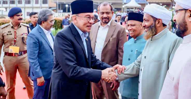Malaysia PM Anwar Ibrahim meets Keralam CM