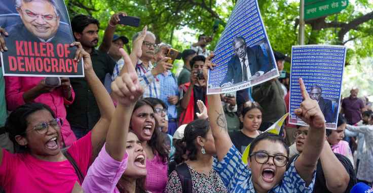 CPI(M) condemns detention of youngsters protesting against CEC, SIR at Delhi’s Jantar Mantar