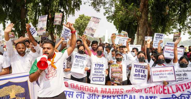 Police job aspirants march in Patna, seek withdrawal of exam cancellation