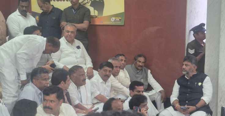 Karnataka CM stages sit-in outside CEO’s office demanding FIR over alleged ‘electoral fraud’ in SIR