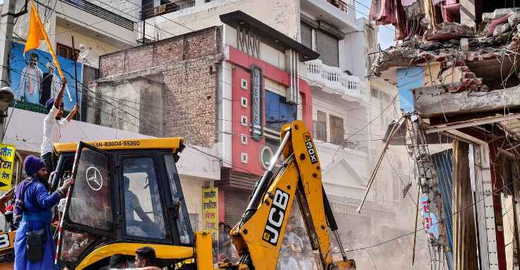 Anti-drug crusader’s murder: Mob sets ablaze accused’s medical store in Mansa amid bulldozer action