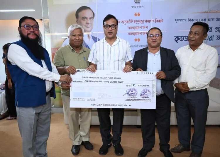 Shillong Catholic association meets Assam CM, donates Rs 5 lakh for flood victims