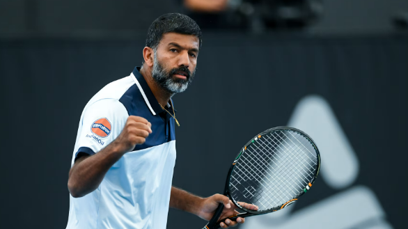 Rohan Bopanna holding a tennis racket on court